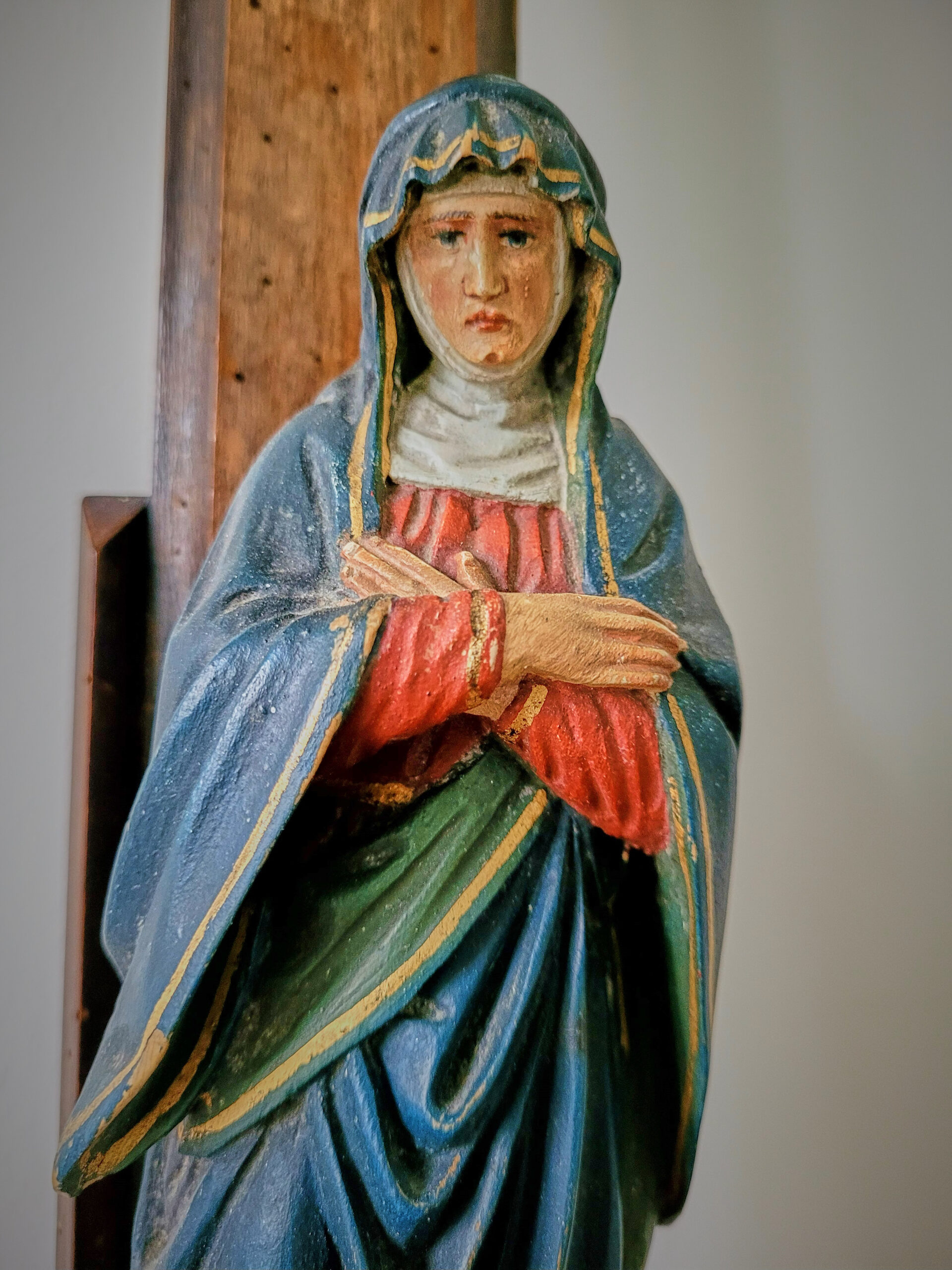 20250925_100005 Mutterliebe und Verlust – Kreuz mit Jesus und Maria